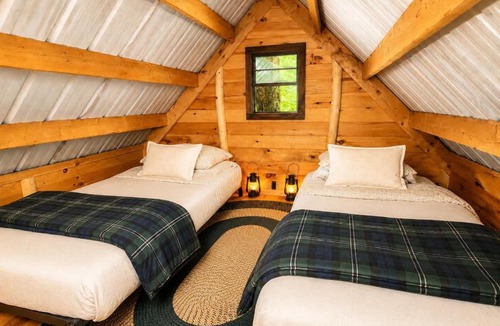 Stoneham House | Off-Grid Treehouse White Mountain National Forest