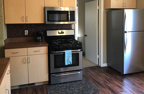 Little Italy Apartment | Off-Street Parkin 3 Bdrm Apt Heart of Littly Italy
