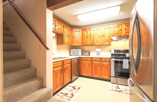 Bartlett Condo | Official Seasons RMC Condo 01E - 1 Bedroom + Loft - sleeps 10 - No Fees