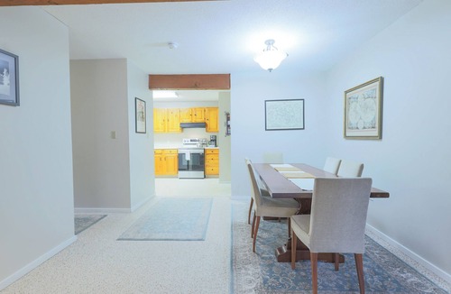 Bartlett Condo | Official Seasons RMC Condo 11D - 2 Bedroom - sleeps 6 - Dog Fees