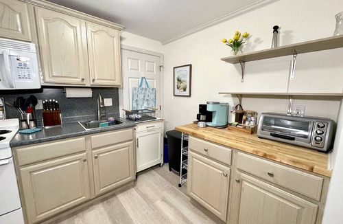 Ogunquit Condo | Ogunquit! Lovely Boutique Studio, walkable to everything, in/outdoor Pools!