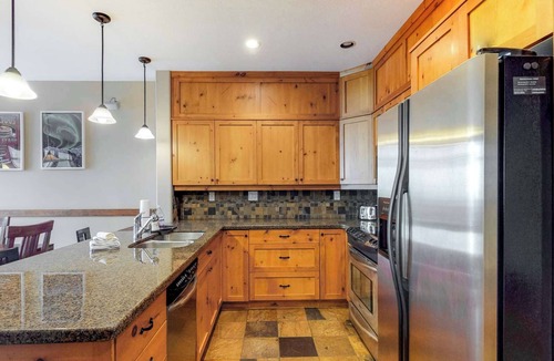 Big White Ski Resort Condo | Okanagan - Towering Pines 2