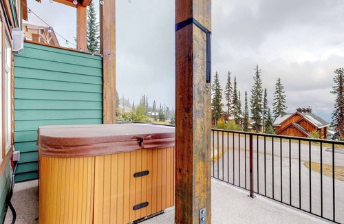 Big White Ski Resort Condo | Okanagan - Towering Pines 2