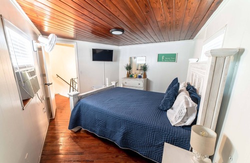 Buckhead Ridge House | On Channel To Lake, 3 Boat Slips, Pet Friendly, WiFi, near okeetantee.