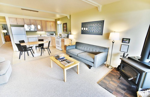 Dillon Condo | On Lake, Views! Walk to Amphitheater, Marina, Dining. End Unit, Deck