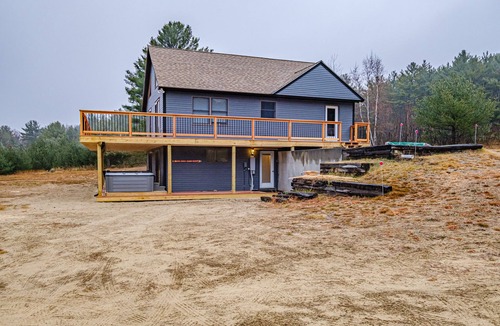 Bethel House | On Mountain Time - renovated ski house, hot tub, 15 minutes to Sunday River