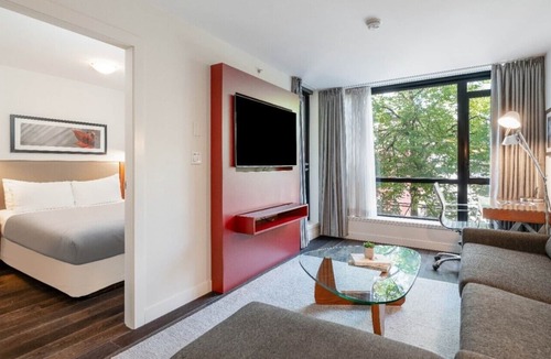 Downtown Vancouver Hotel | One Bedroom Apartment in Downtown Vancouver