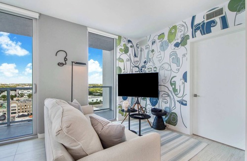 Northeast Miami Condo | One Bedroom Condo King Bed With City Views