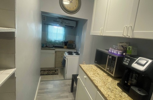 Florida Gardens House | One Bedroom Hideaway with private entrance and garden view