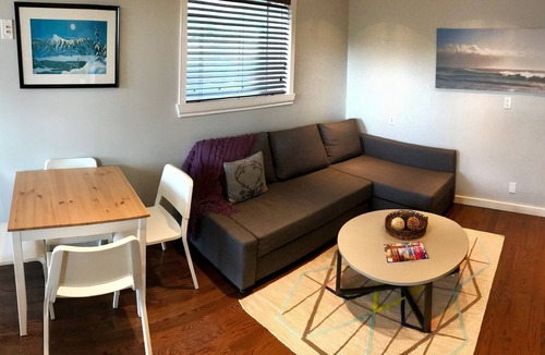 Victoria House | One bedroom, hilltop suite - beautiful and private!