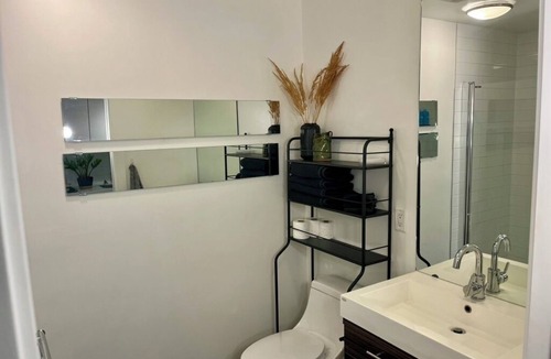 Chinatown Condo | ONE BEDROOM IN VANCOUVER'S HISTORIC GASTOWN! Near dining, nightlife & shopping