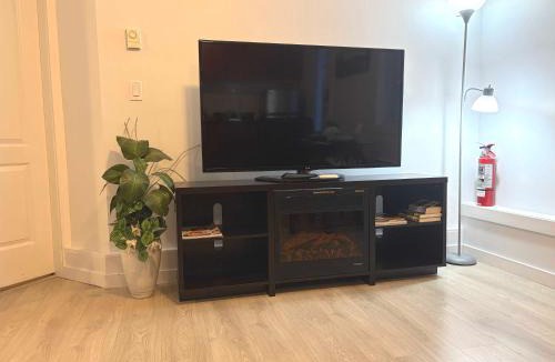 White Rock Bed & Breakfast | One Bedroom Suite B&B with Parking