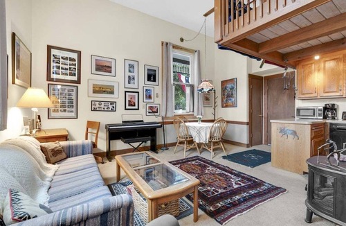Bethel Condo | Opera House Loft 02 - Bethel Village