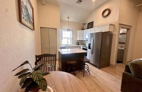 Frontier Apartment | Opera House Suites 3
