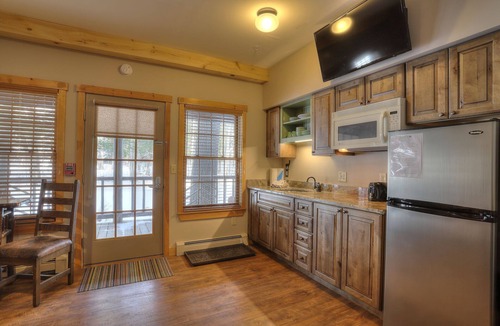 Oquossoc Hotel | Oquossoc Suite #3 | A/C