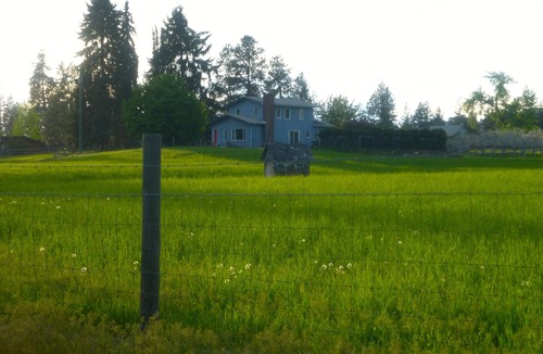 Vernon House | Orchard house in BX close to Vernon, on hiking trails, close to skiing.
