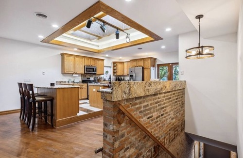Detroit - Shoreway House | Over 4500 sqft of Luxury living [Billiards table, Arcade room, 5 BR & 4 BA]