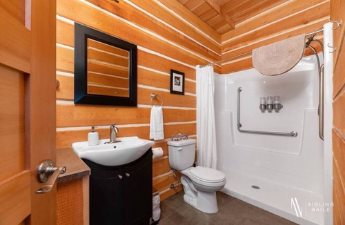 East Kootenay Hotel | Paddlers Inn - Canoe Shop | Rustic | Quaint | Cozy