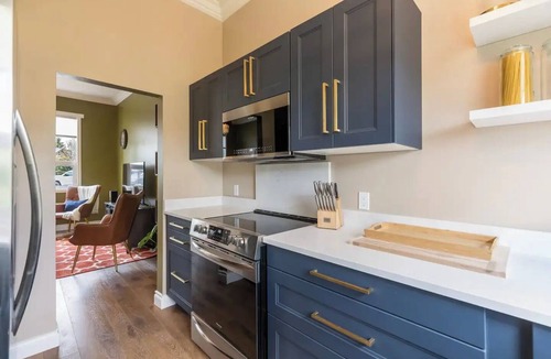 Whitehorse House | Paddy's Pond Place