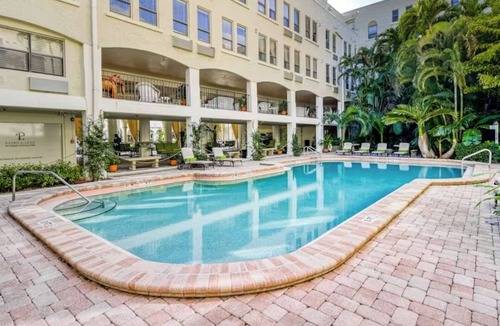 Palm Beach Apartment | Palm Beach 1BR | Near Beach and Pool