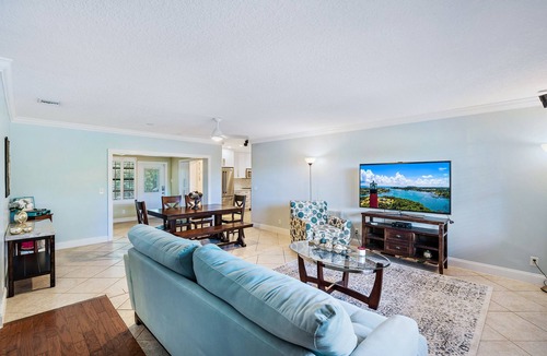 North Palm Beach House | Palm Beach charm, close to beach, dine nearby, tranquil patio & yard