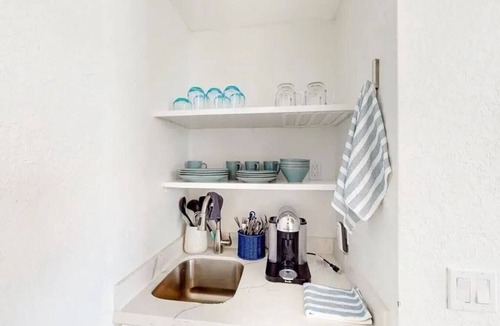 Palm Beach Apartment | Palm Beach Condo 5 Mins to Beach Heated Pool