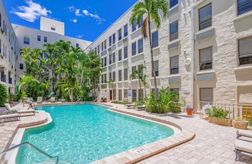 Palm Beach Apartment | Palm Beach Condo, Poolside Gem! Walk to Beach