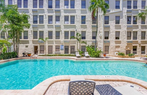 Palm Beach Apartment | Palm Beach Condo, Poolside Gem! Walk to Beach