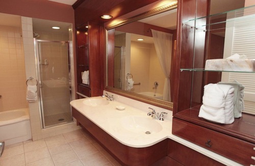 Palm Beach Shores Resort | Palm Beach Shores Resort ~ Two Bedroom Oceanfront Suite Singer Island, Tiki Bar