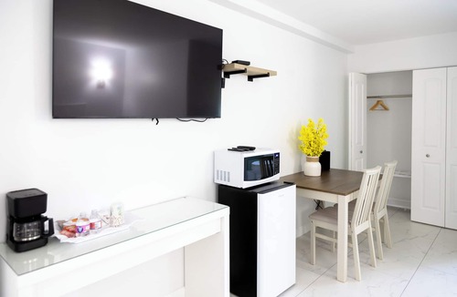 Lake Worth Hotel | Palm Breeze Hotel