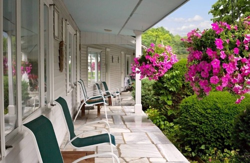 Manchester Center Resort | Palmer House Resort - Deluxe King Bed 4