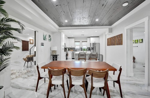 West Palm Beach Villa | "Palms Estate"-Tropical Oasis|Hot Tub|Games|Luxe