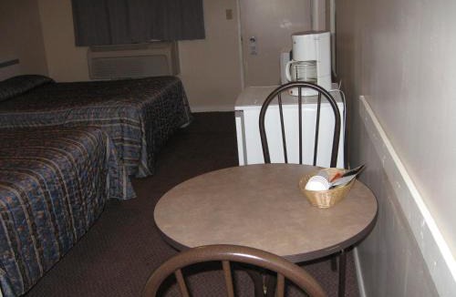 Medicine Hat Hotel | Pals Motel and RV Park