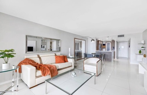 Downtown Miami Apartment | Panoramic Views | Premium Amenities | StayCozy