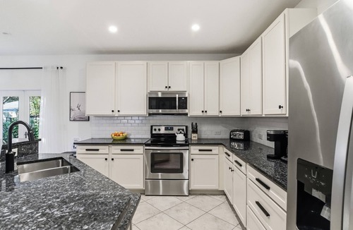 La Hacienda House | Paradise Breezes & Cottage House, Delray Beach