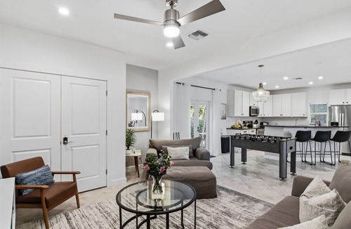 La Hacienda House | Paradise Breezes & Cottage House, Delray Beach