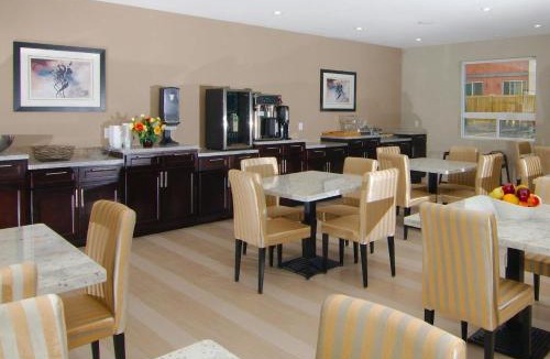Redwater Hotel | Paradise Inn and Kitchenette Suites Redwater