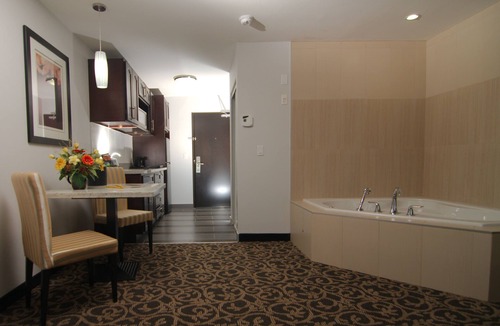 Redwater Hotel | Paradise Inn & Kitchenette Suites