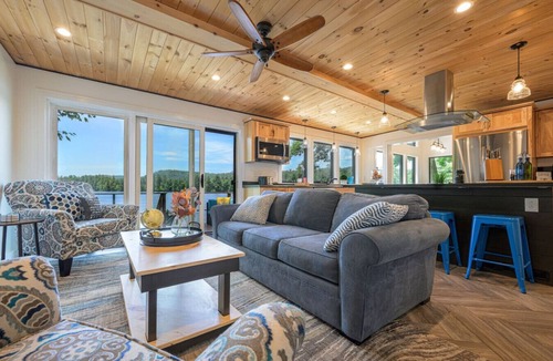 Conway Cabin | Paradise on Pequawket | Lakefront | Hot Tub | New