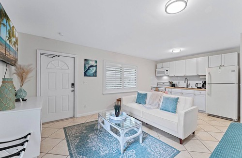 Stuart Apartment | Paradise Pocket - Unit A