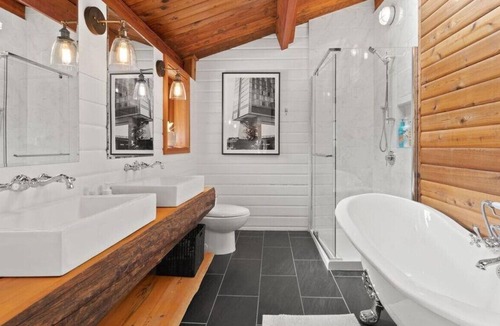 Woodfibre Cabin | Paradise Valley scandinavian spa retreat