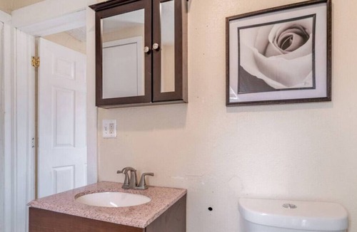 Akron House | Paris Themed 5 bed 2 full bath