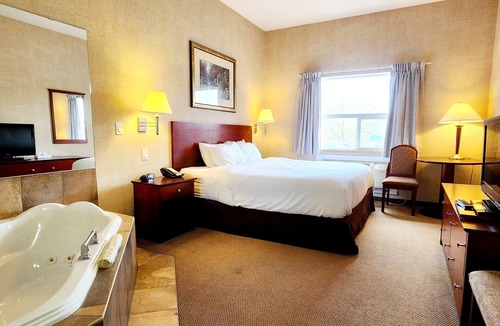 Red Deer Hotel | Park Hill Inn & Suites