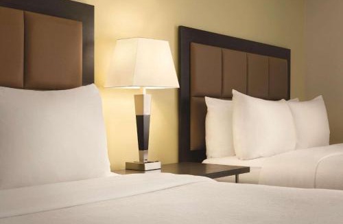 Calgary Hotel | Park Inn by Radisson, Calgary Airport North, AB