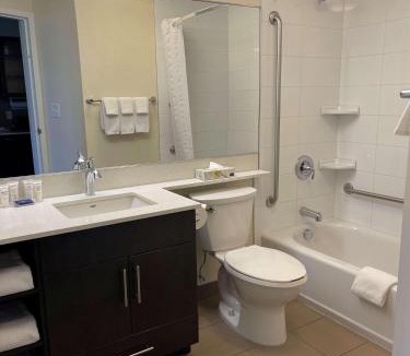 Calgary Hotel | Park Inn by Radisson, Calgary Airport North, AB