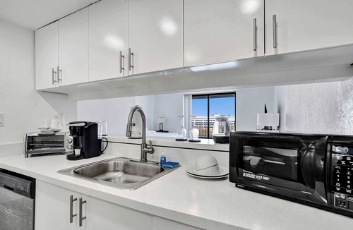 Golden Glades Apartment | Park Towers King Studio Near Hard Rock Stadium
