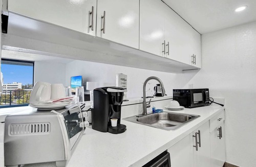 Golden Glades Apartment | Park Towers King Studio Near Hard Rock Stadium
