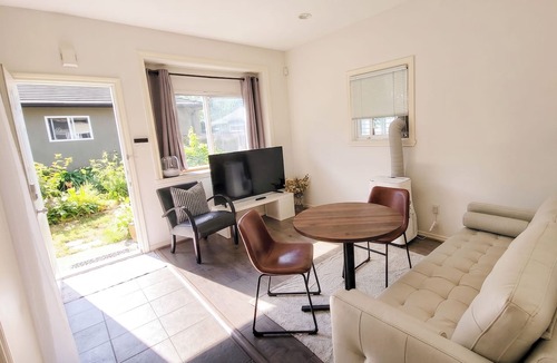 Renfrew-Collingwood House | Park view home