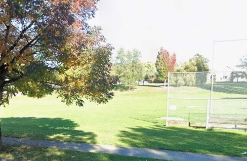 Renfrew-Collingwood House | Park view home