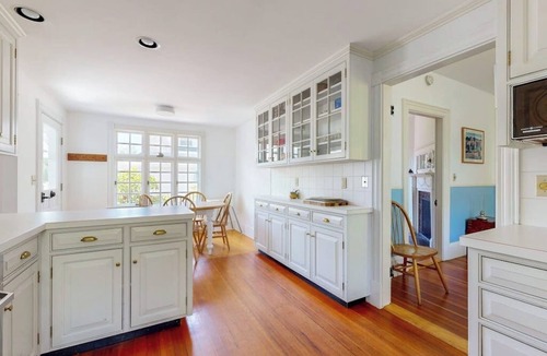 Camden House | Parker House: Historic home - walk downtown, dog-friendly & washer/dryer